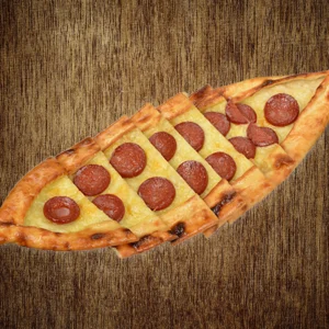 Pide mit Knoblauchwurst
